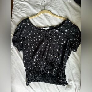 American Eagle Outfitters Black Floral Puff sleeve shirt